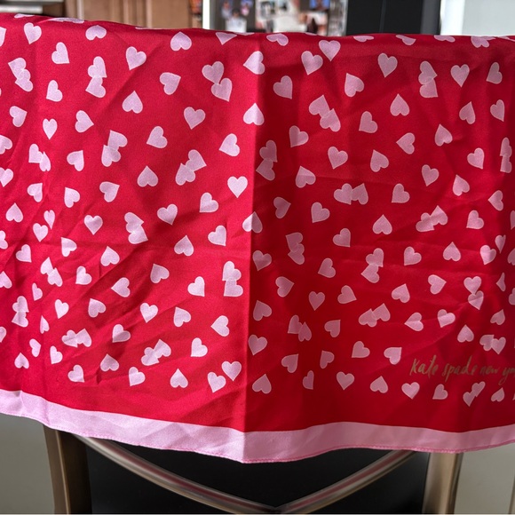KATE SPADE NWOT Red Scarf with Pink Heart Design - Picture 4 of 4